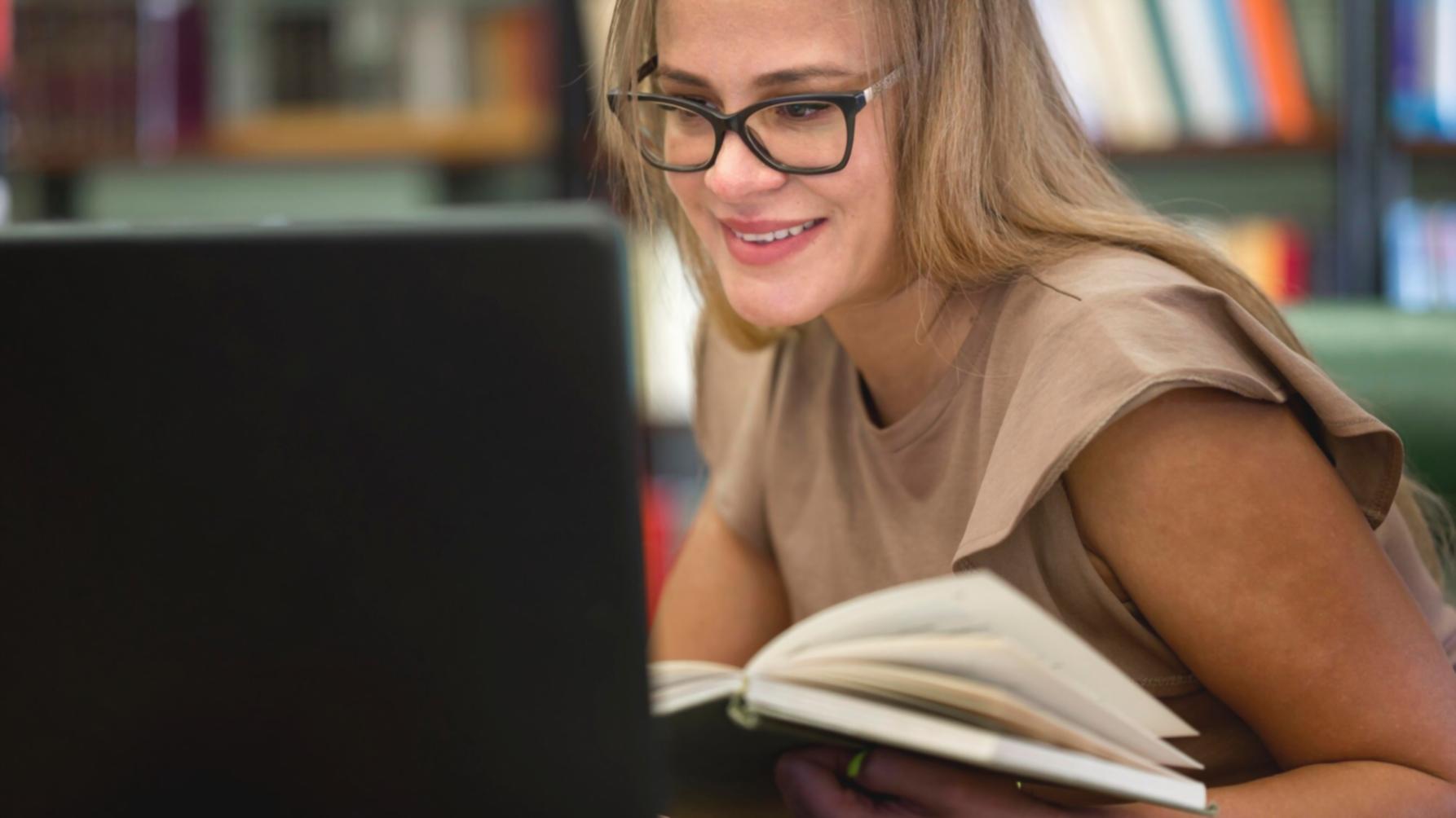 Analyse financière en cours dans un bureau moderne
